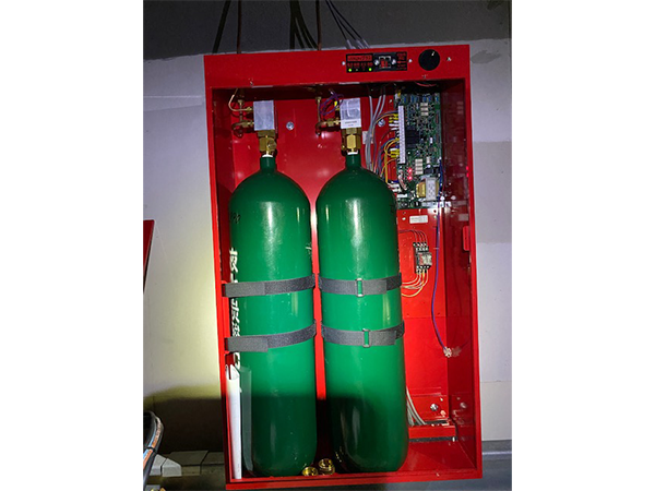 写真：パッケージ消火型自動消火設備